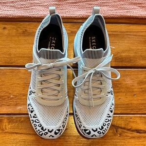 Skechers Women's Gray and Black Patterned Sneakers